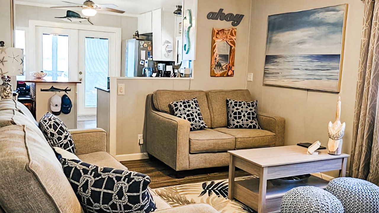 Photo of Livingroom in Rock Harbor