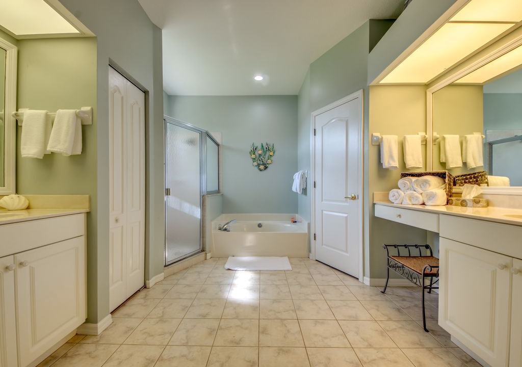 Photo of Bathroom in Caloosahatchee