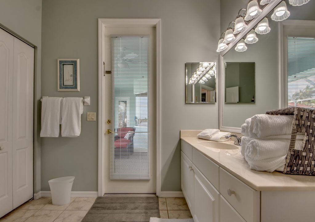 Photo of Bathroom in Caloosahatchee