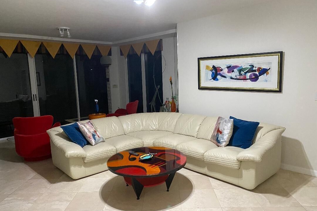Photo of Livingroom in Vanderbilt Beach
