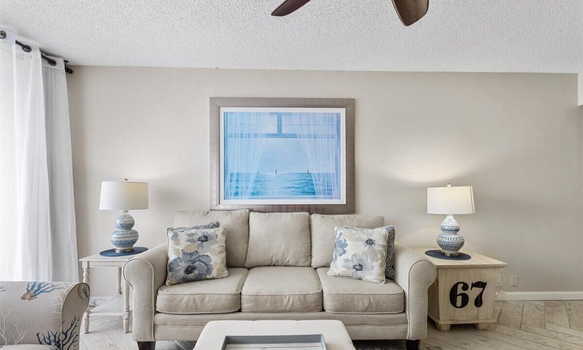 Photo of Livingroom in Hutchinson Island South