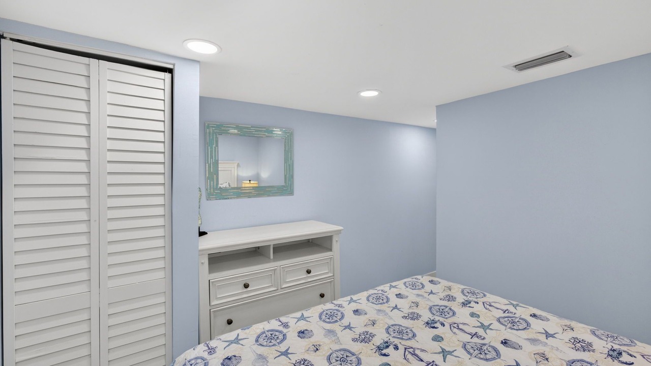 Photo of Bedroom in Mid Island