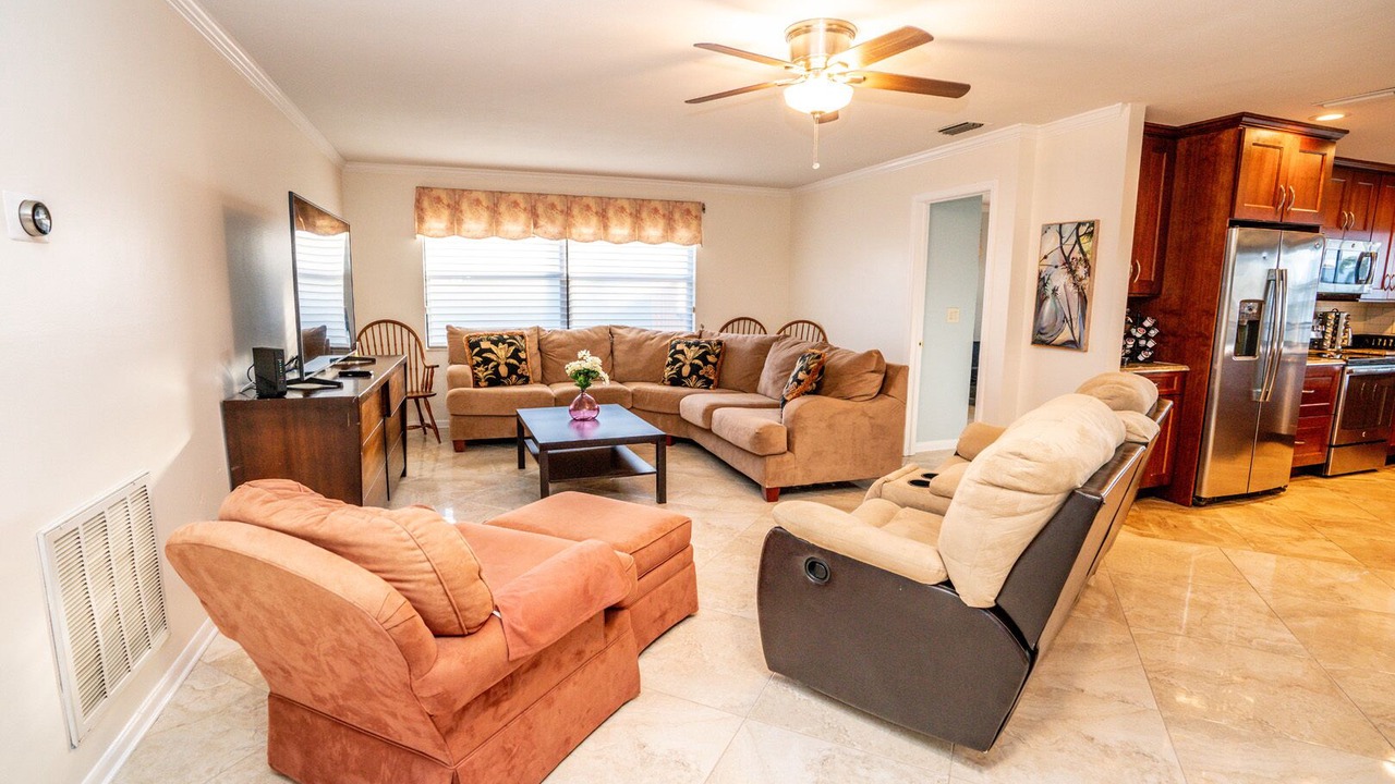 Photo of Livingroom in Apollo Beach