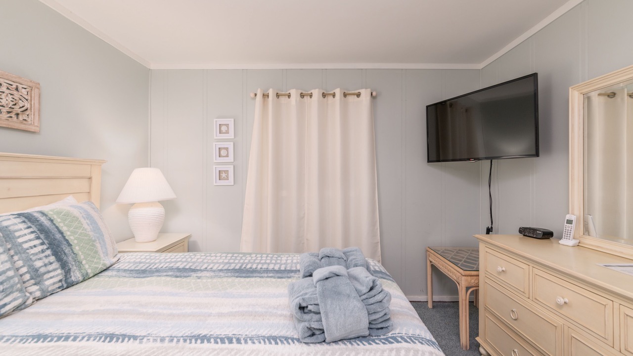 Photo of Bedroom in Folly Field