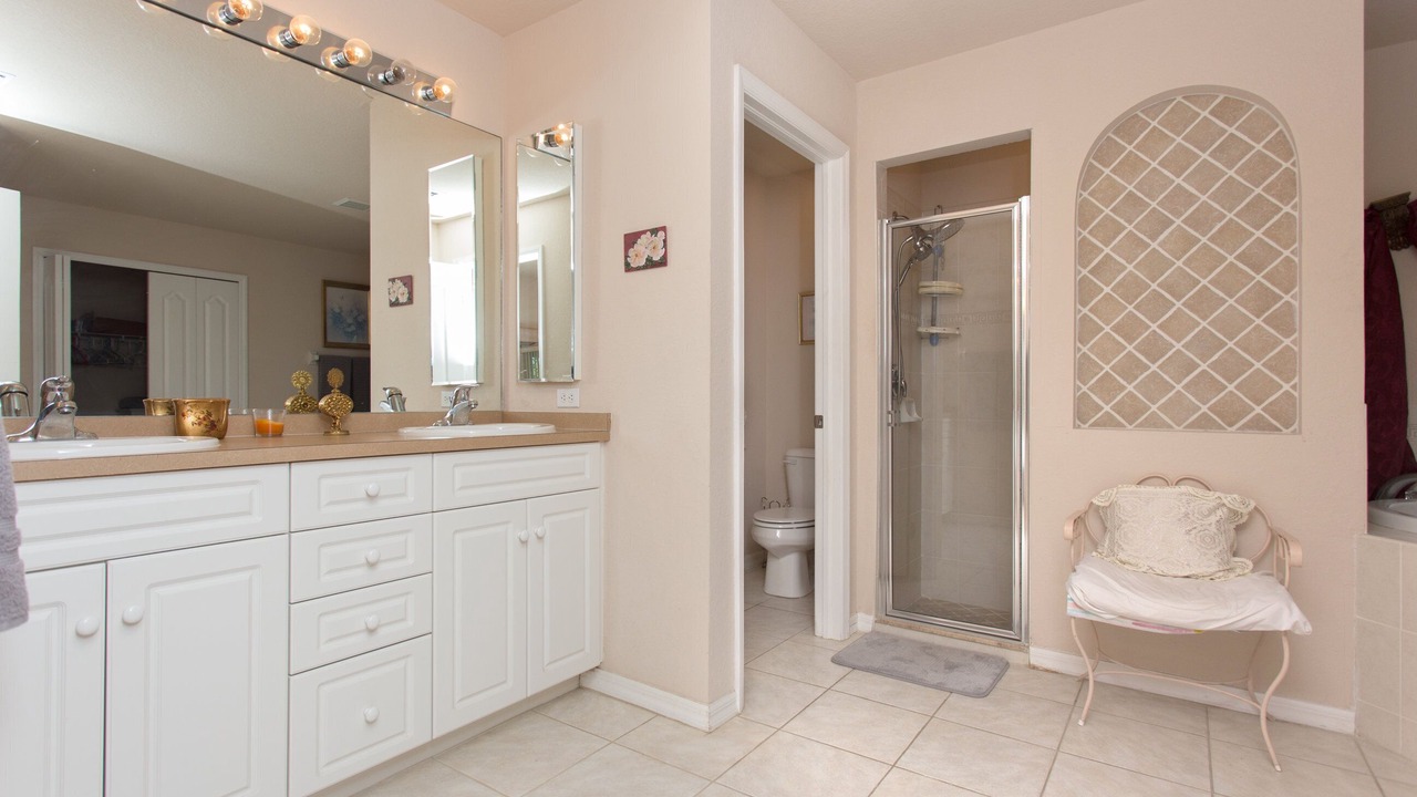 Photo of Bathroom in Caloosahatchee
