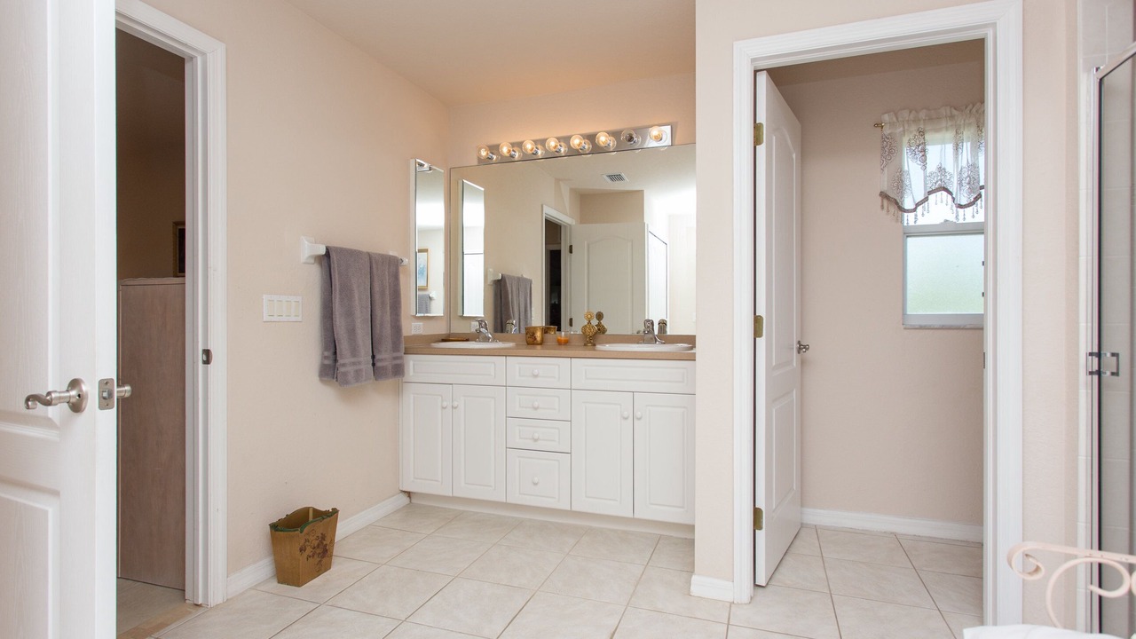 Photo of Bathroom in Caloosahatchee