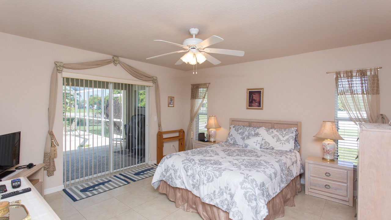 Photo of Bedroom in Caloosahatchee