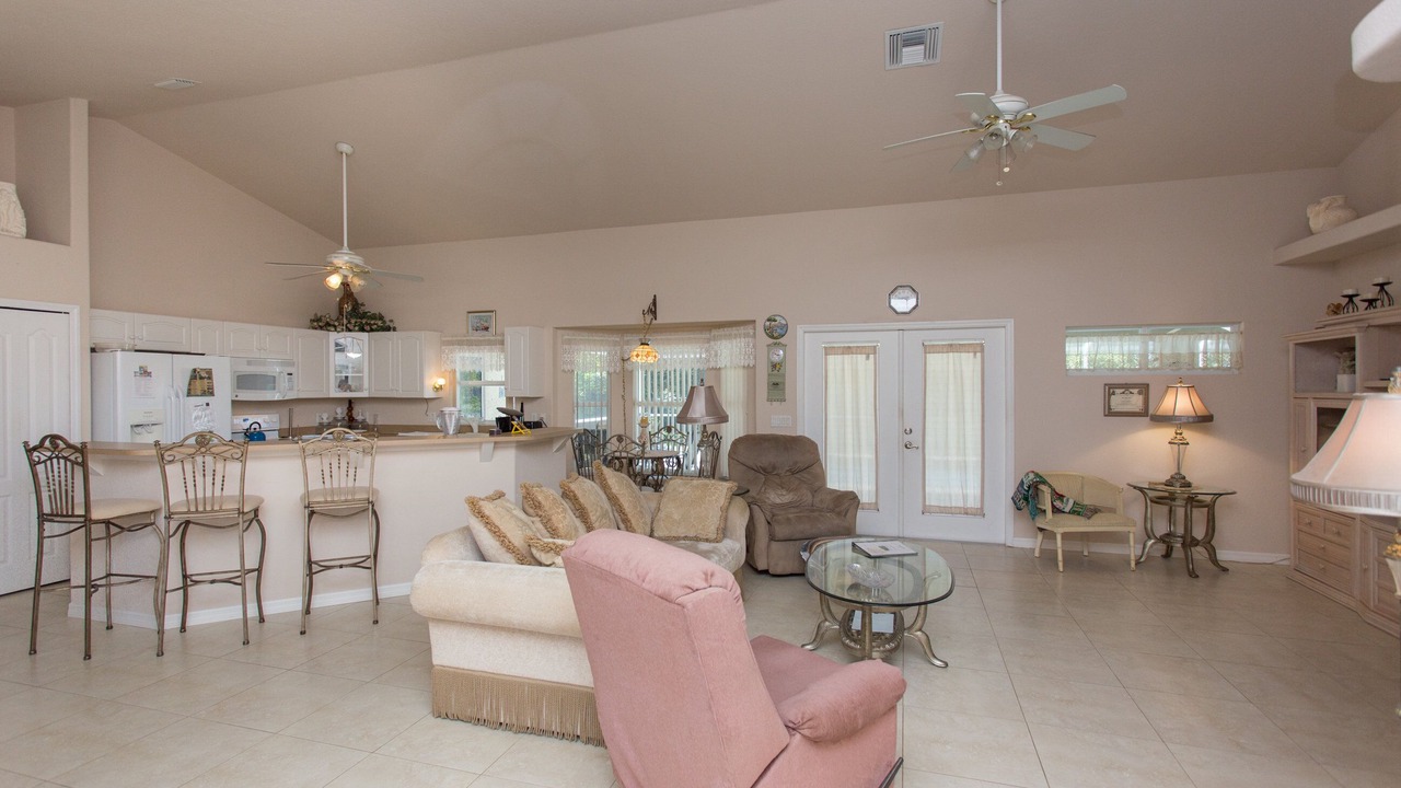 Photo of Livingroom in Caloosahatchee