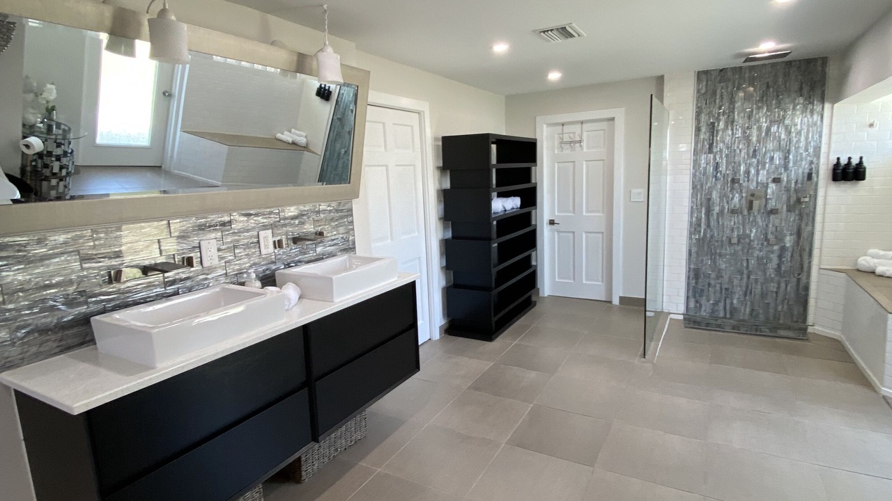 Photo of Bathroom in Caloosahatchee