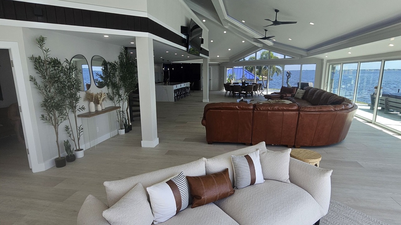 Photo of Livingroom in Caloosahatchee