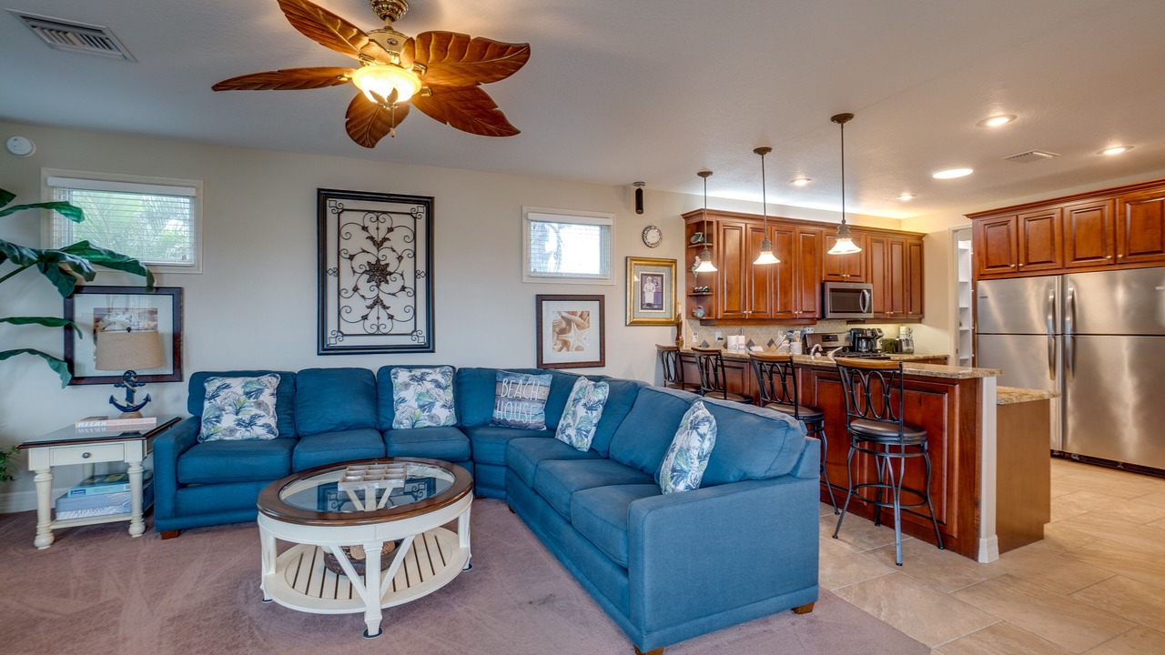 Photo of Livingroom in Holmes Beach