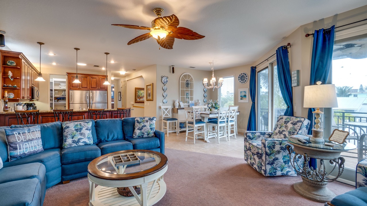 Photo of Livingroom in Holmes Beach