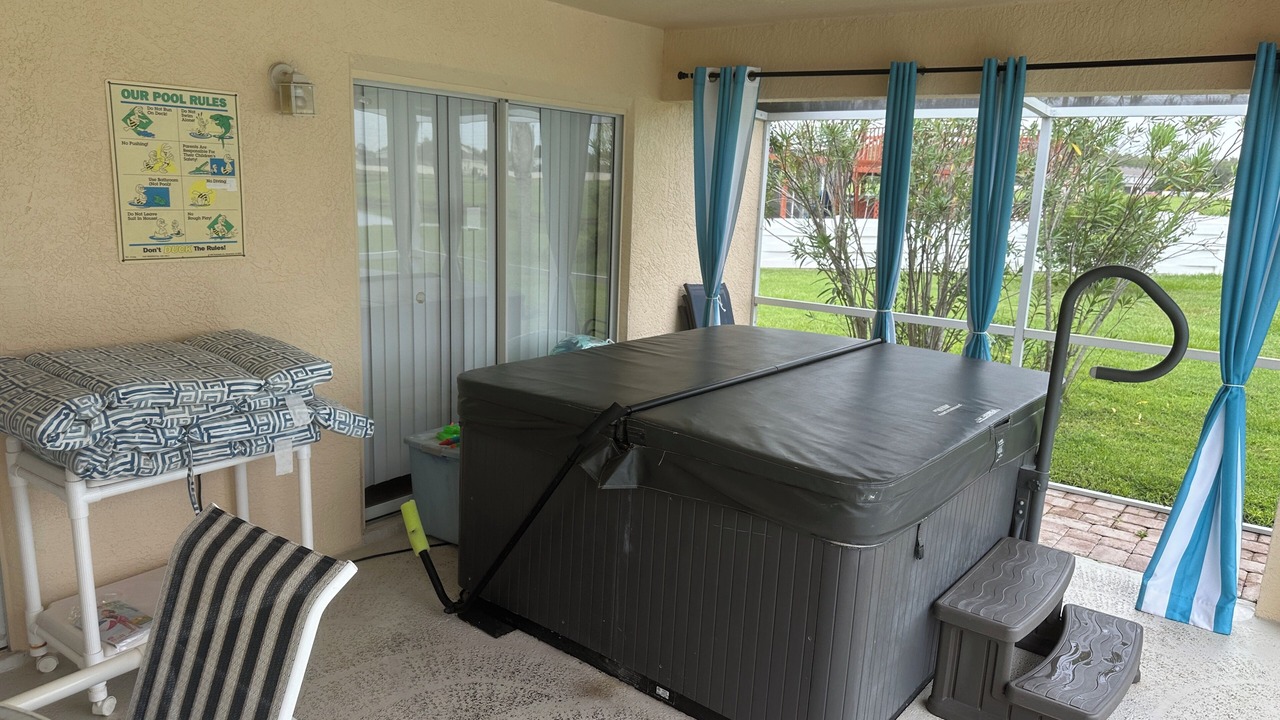 Photo of Patio Balcony in Crescent Lakes