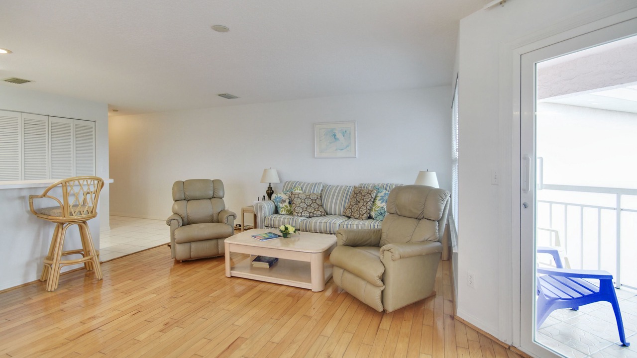 Photo of Livingroom in Treasure Island