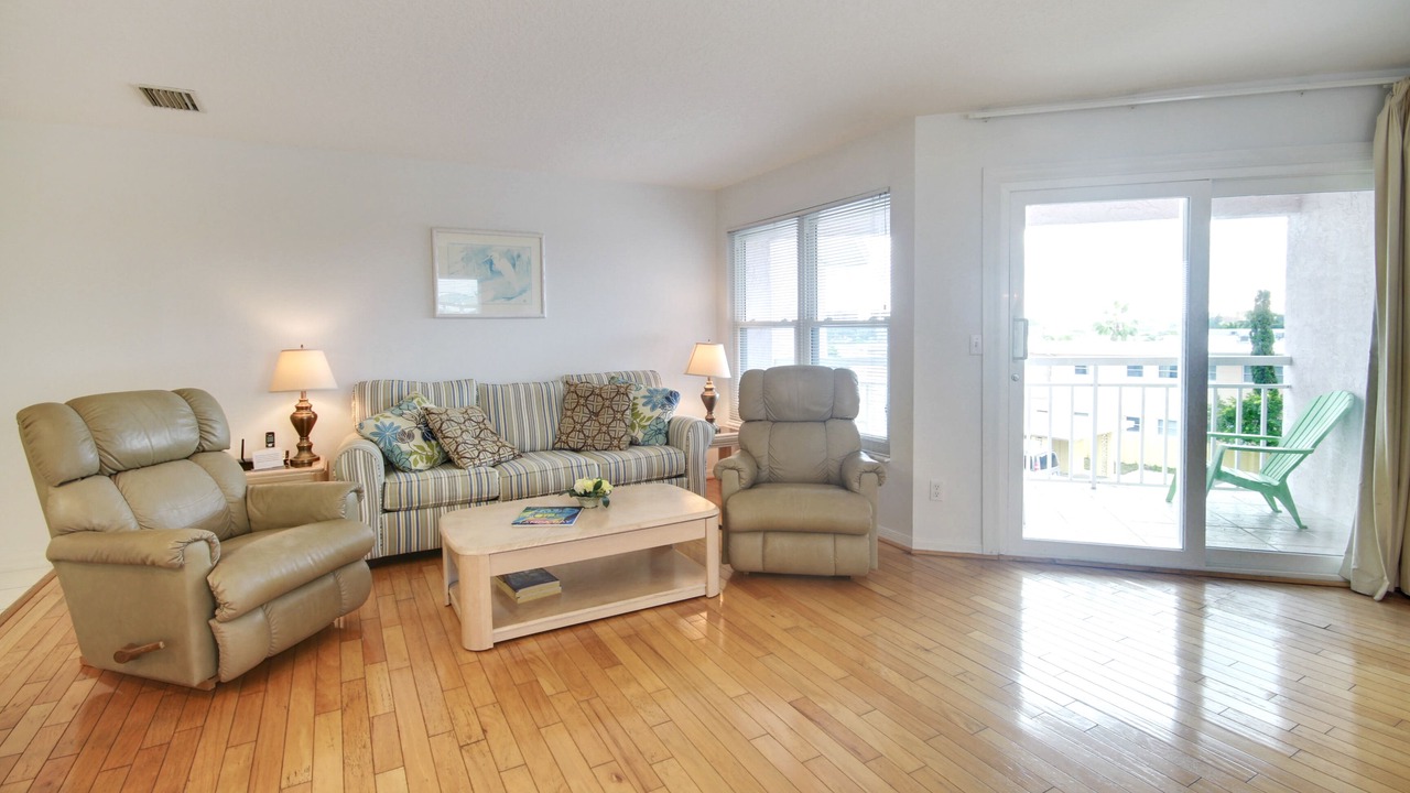 Photo of Livingroom in Treasure Island