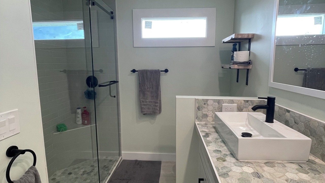 Photo of Bathroom in Mid Island