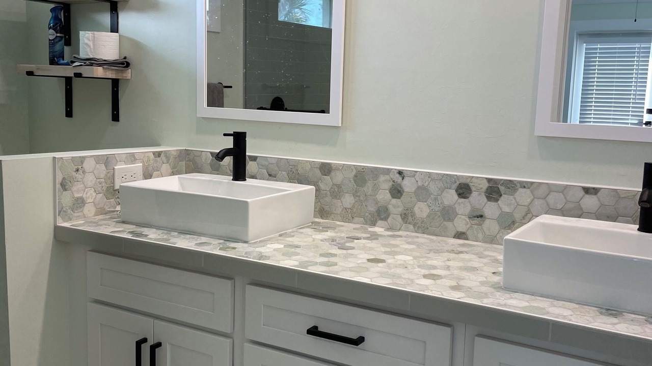 Photo of Bathroom in Mid Island