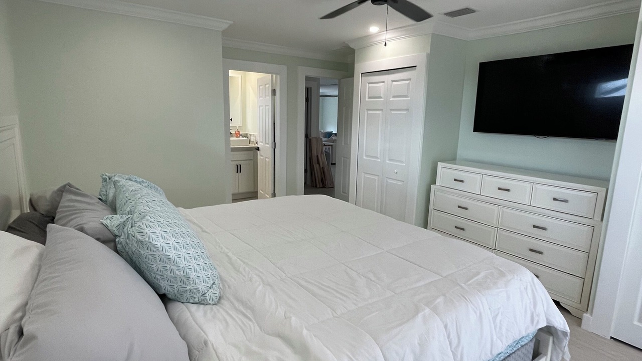 Photo of Bedroom in Mid Island