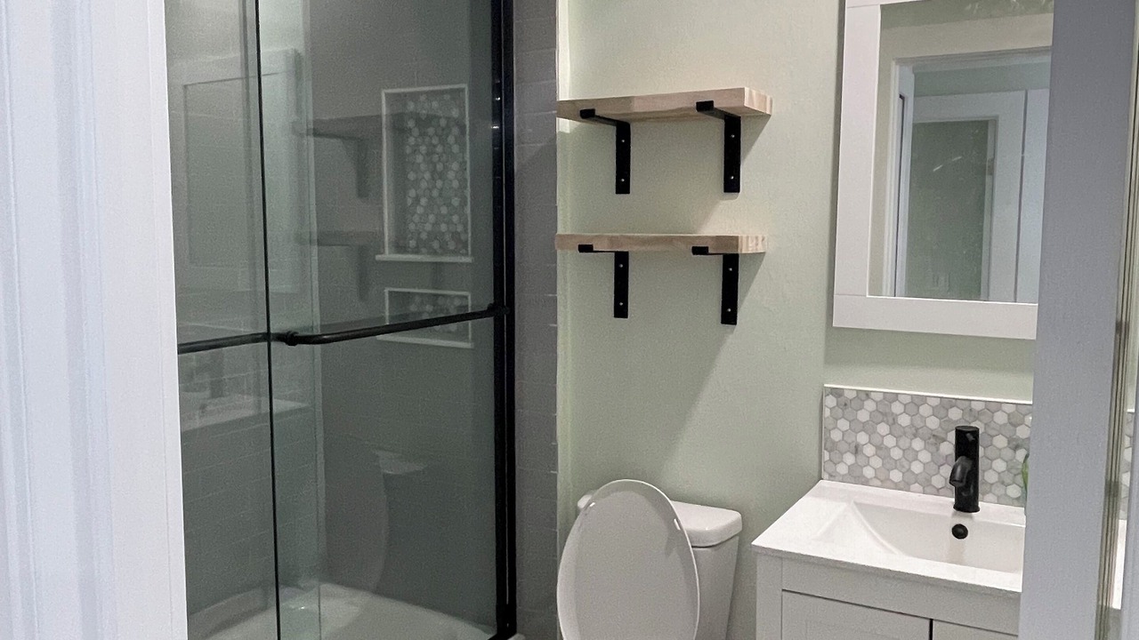 Photo of Bathroom in Mid Island