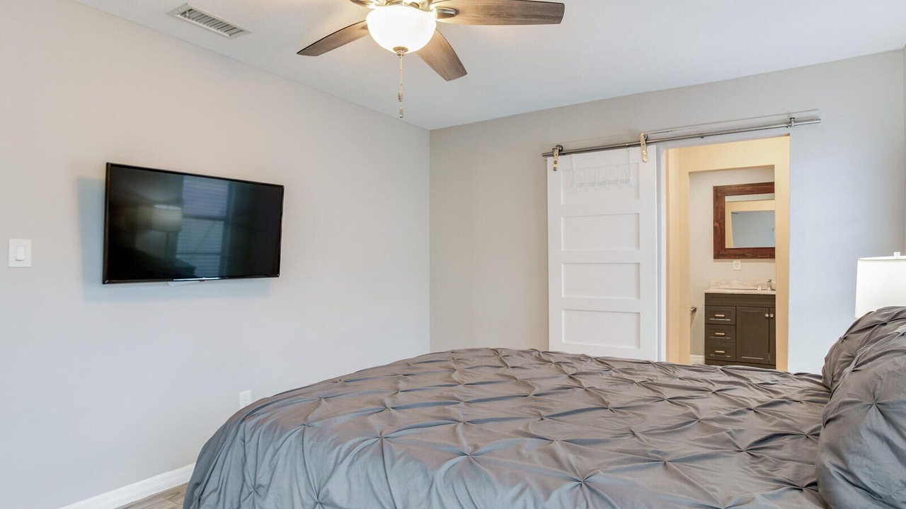 Photo of Bedroom in Tampa Shores