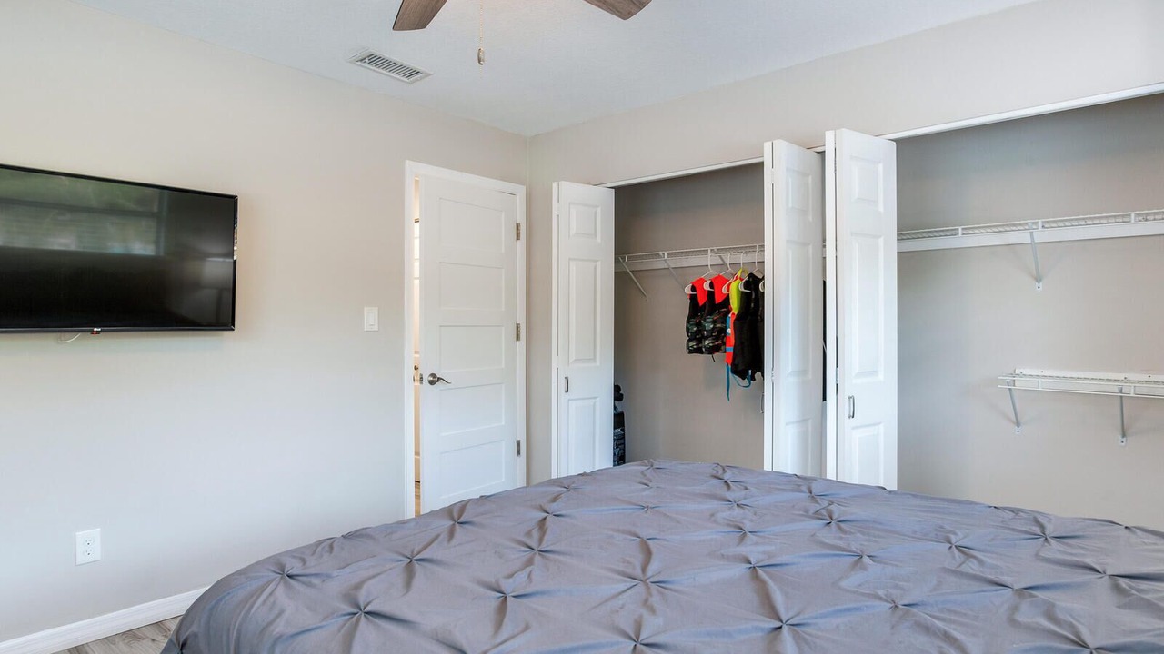 Photo of Bedroom in Tampa Shores