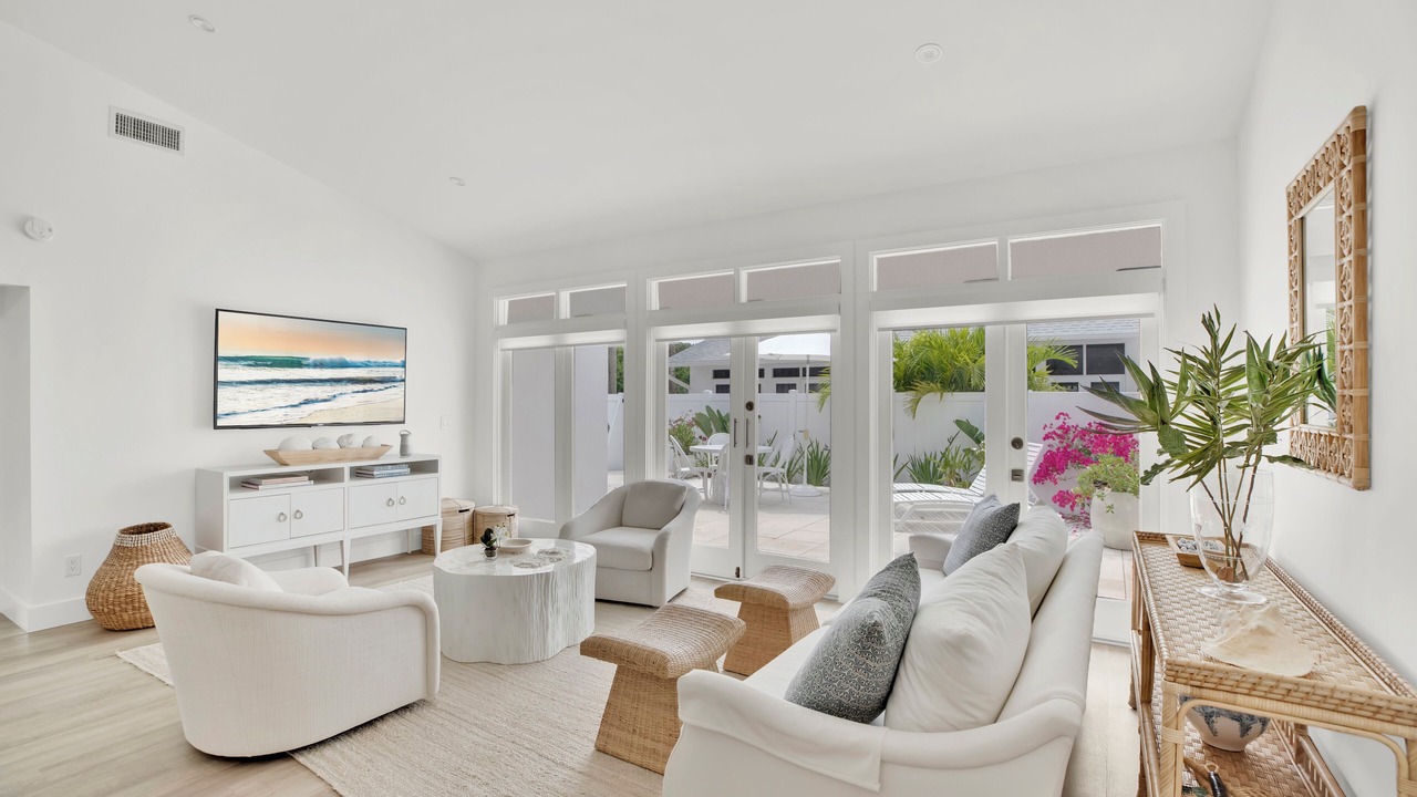 Photo of Livingroom in Indian River Shores