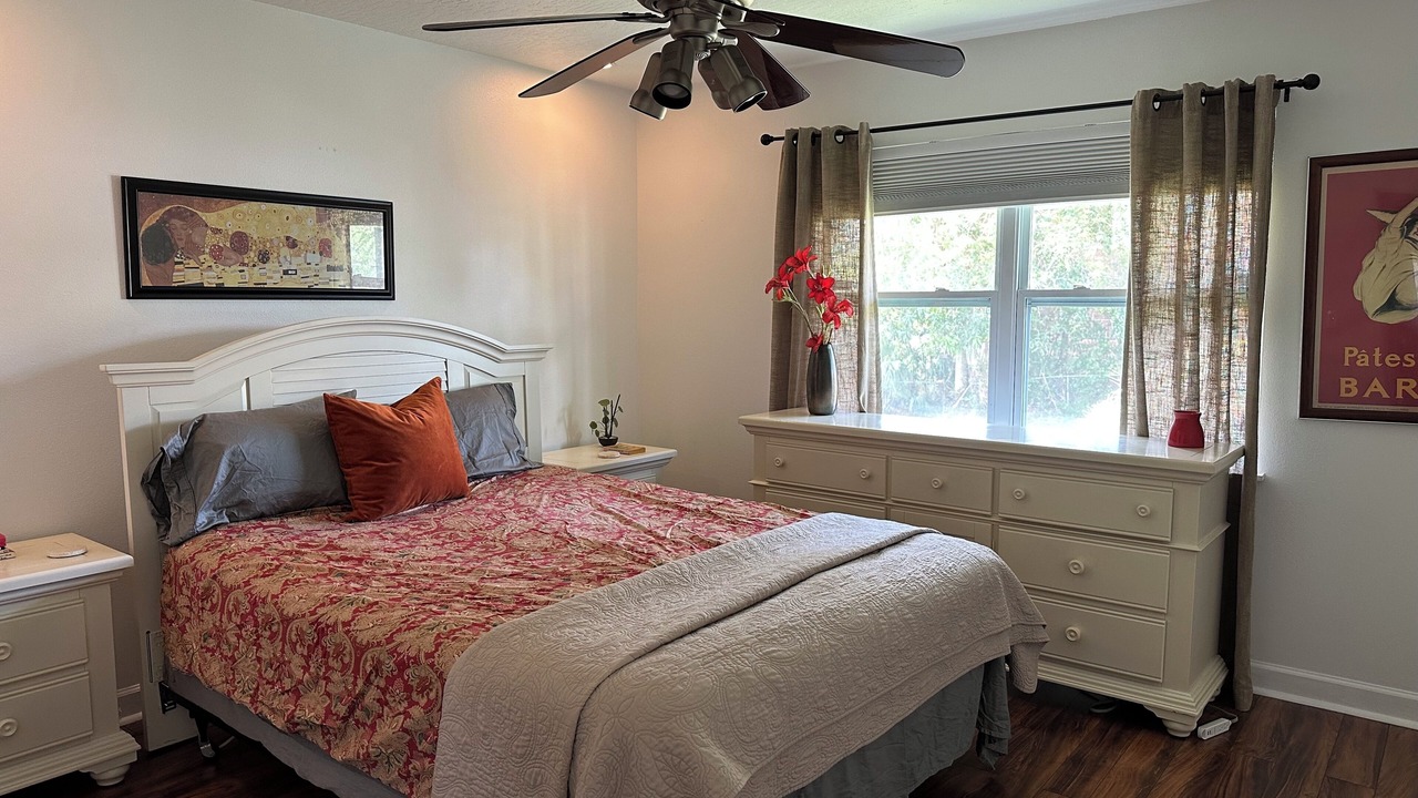 Photo of Bedroom in Historic Downtown Melbourne