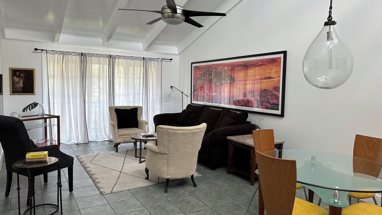 Photo of Livingroom in Historic Downtown Melbourne