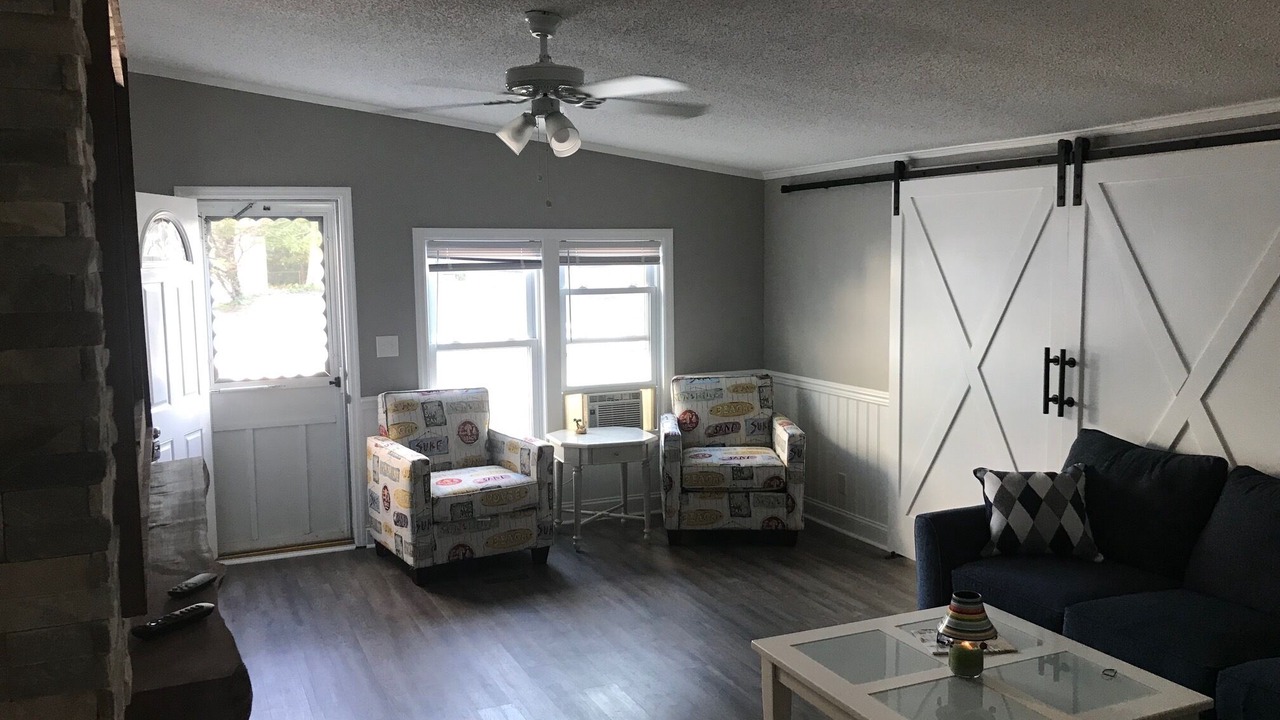Photo of Livingroom in Town Bank