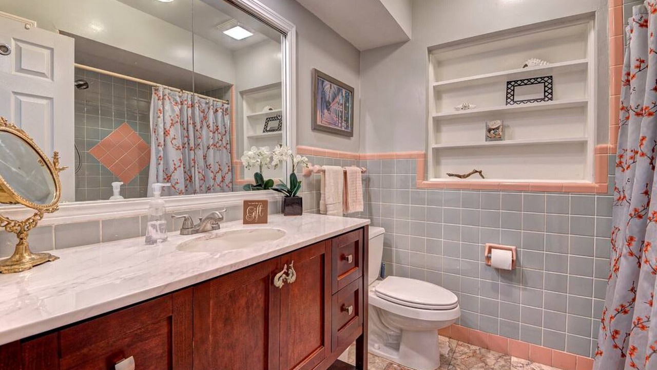 Photo of Bathroom in Indian Beach Sapphire Shores