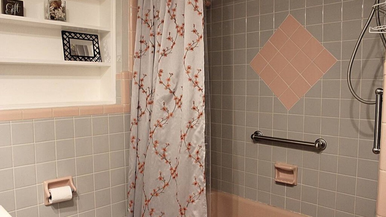 Photo of Bathroom in Indian Beach Sapphire Shores