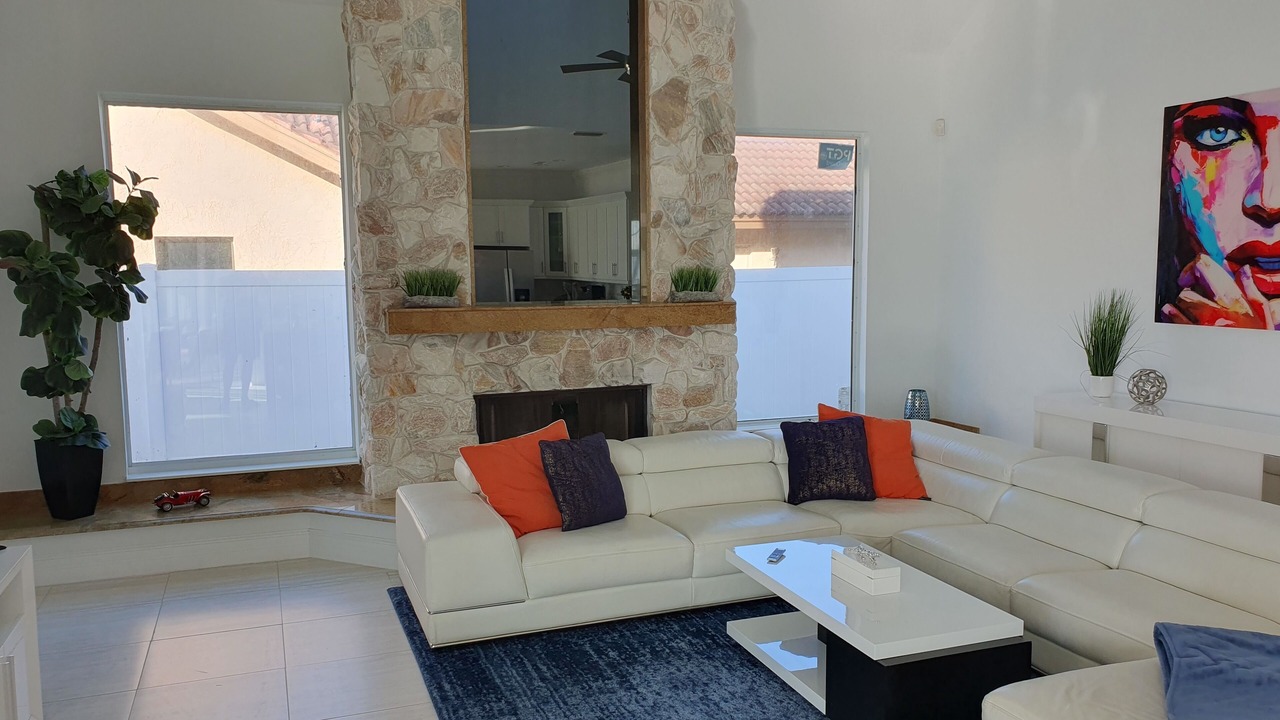 Photo of Livingroom in Caloosahatchee