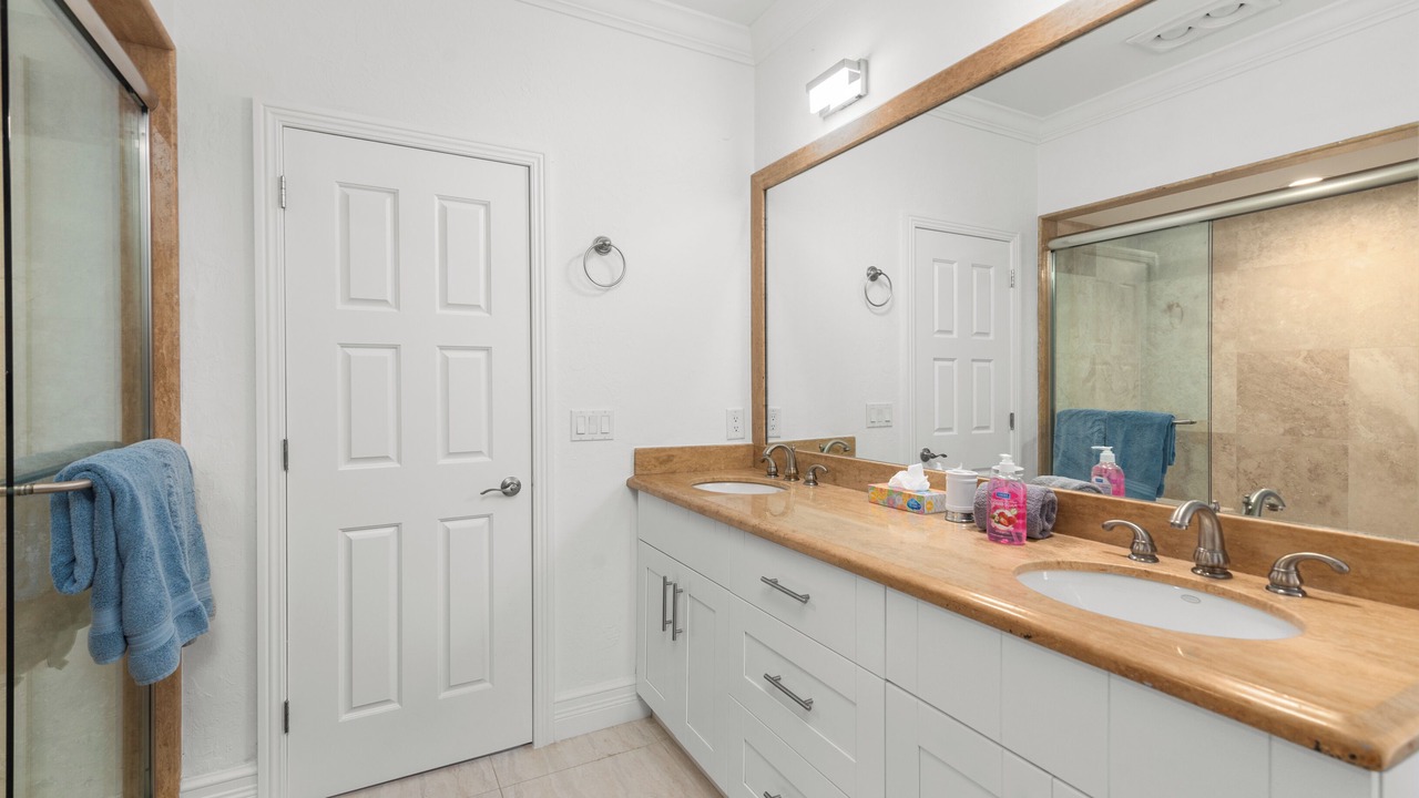 Photo of Bathroom in Caloosahatchee