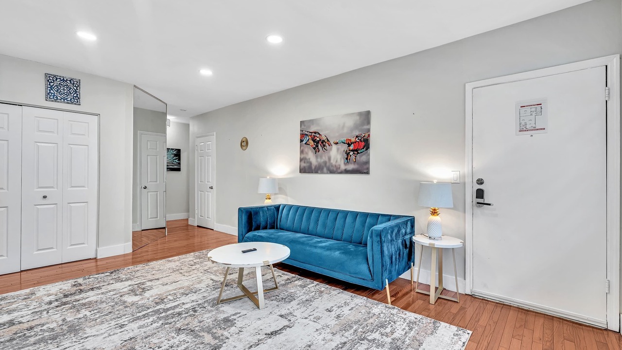 Photo of Livingroom in Bay Harbor Islands