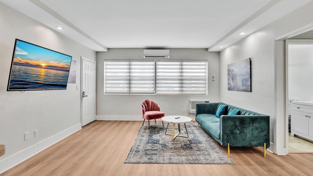 Photo of Livingroom in Bay Harbor Islands