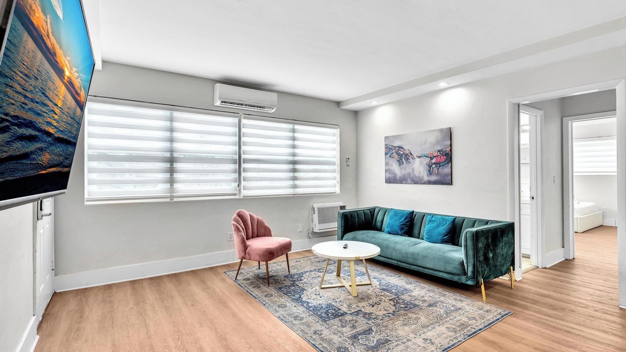 Photo of Livingroom in Bay Harbor Islands