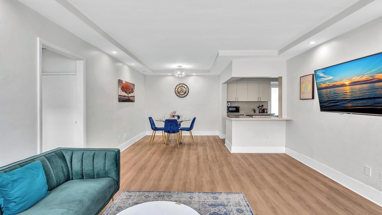 Photo of Livingroom in Bay Harbor Islands