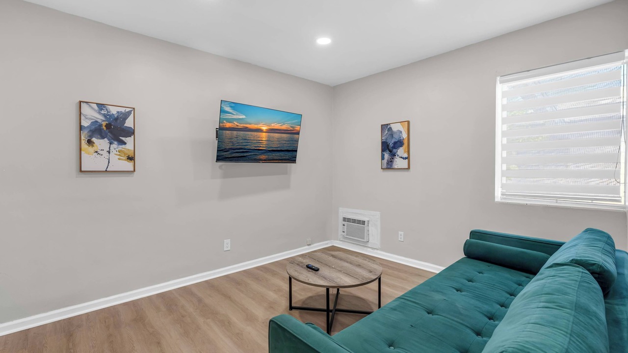 Photo of Livingroom in Bay Harbor Islands