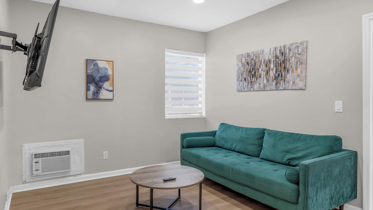 Photo of Livingroom in Bay Harbor Islands