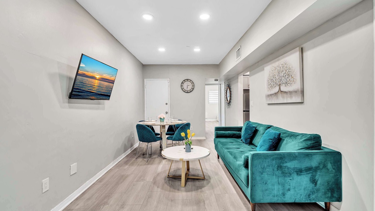 Photo of Livingroom in Bay Harbor Islands