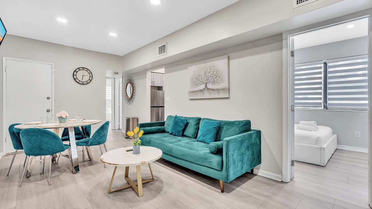 Photo of Livingroom in Bay Harbor Islands