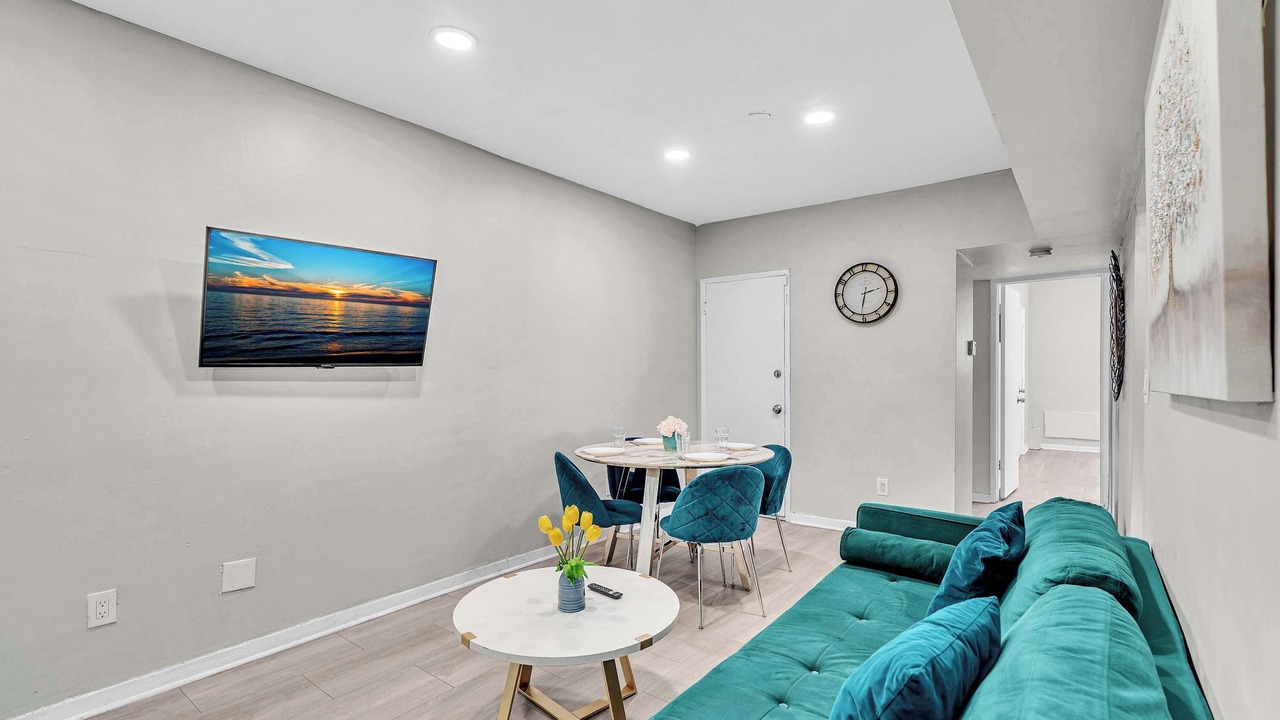 Photo of Livingroom in Bay Harbor Islands