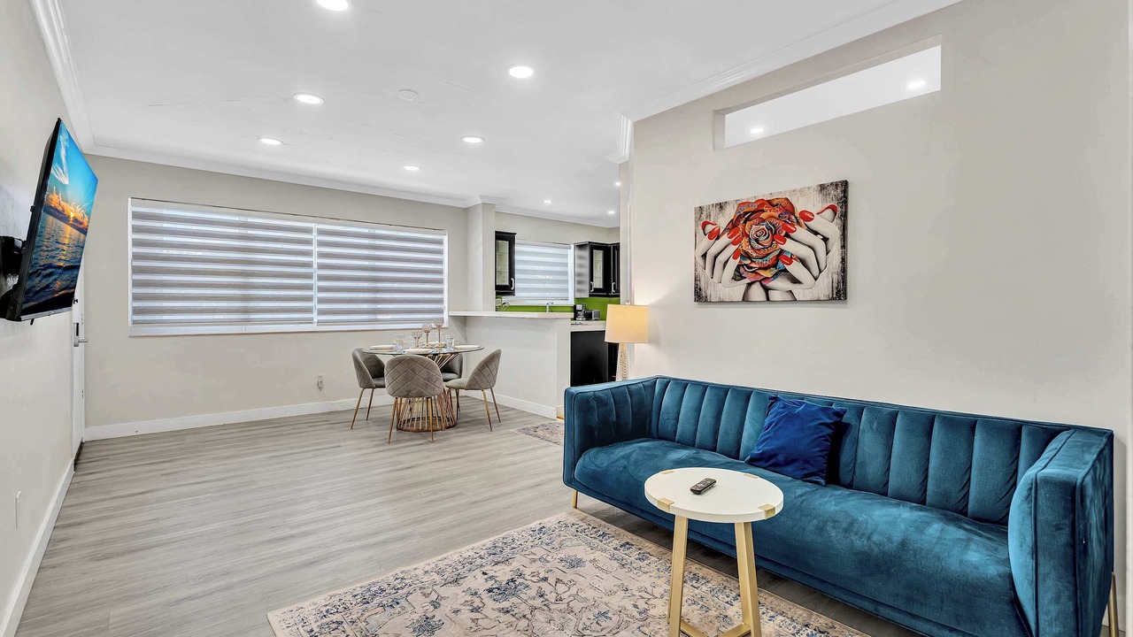 Photo of Livingroom in Bay Harbor Islands