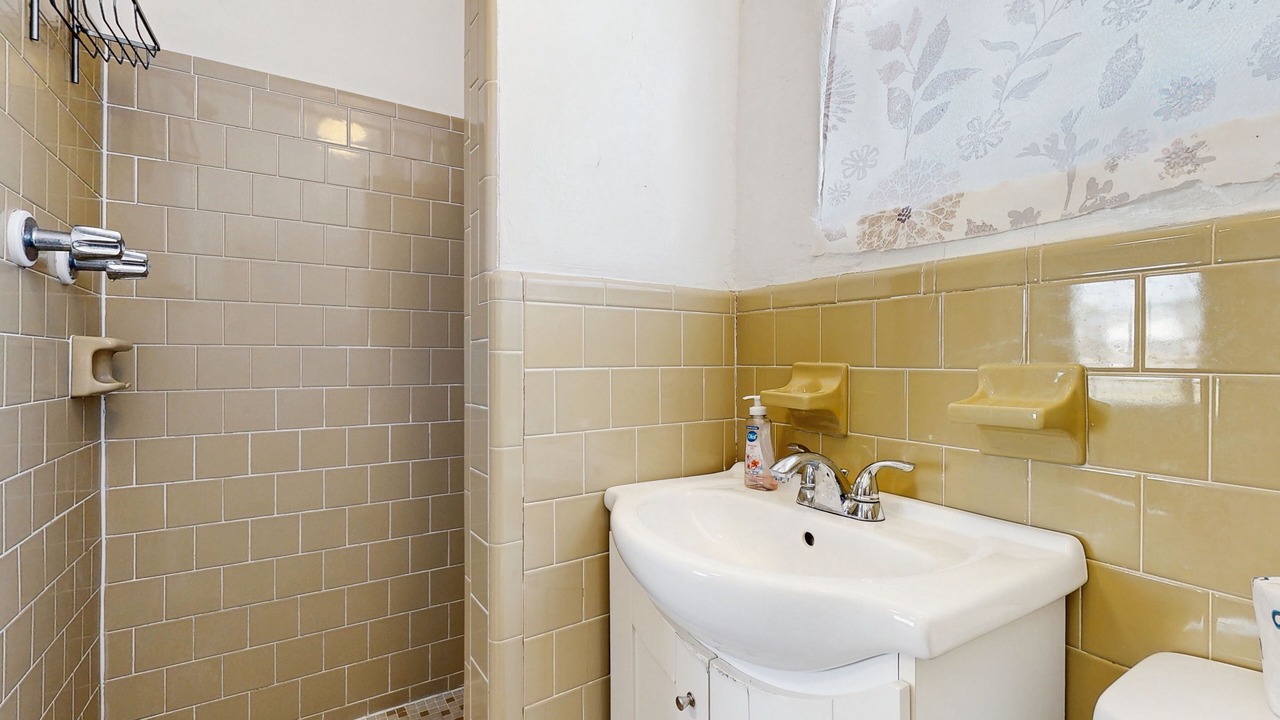 Photo of Bathroom in Marathon
