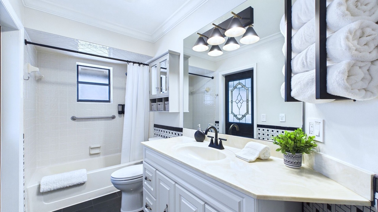 Photo of Bathroom in Tropic