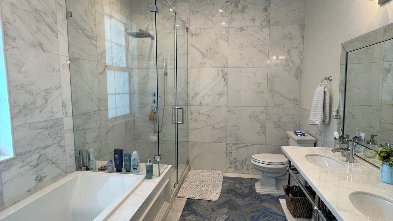Photo of Bathroom in Islamorada