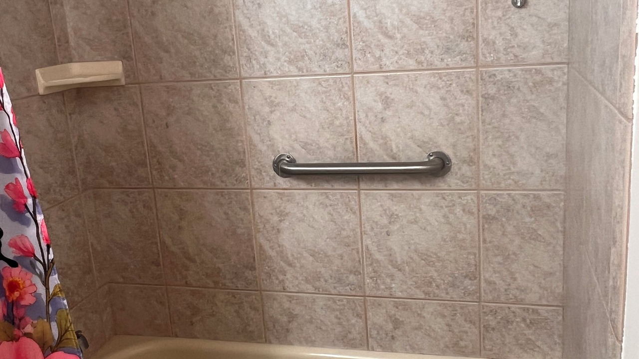 Photo of Bathroom in Joel