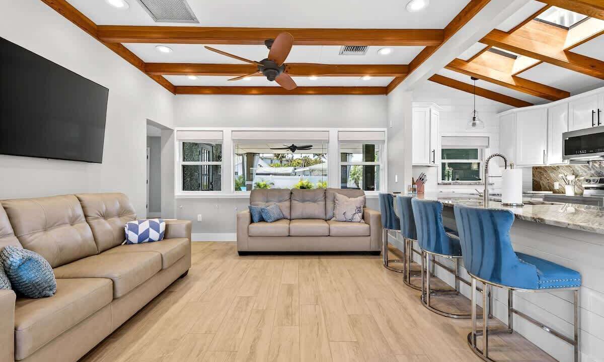 Photo of Livingroom in Redington Beach