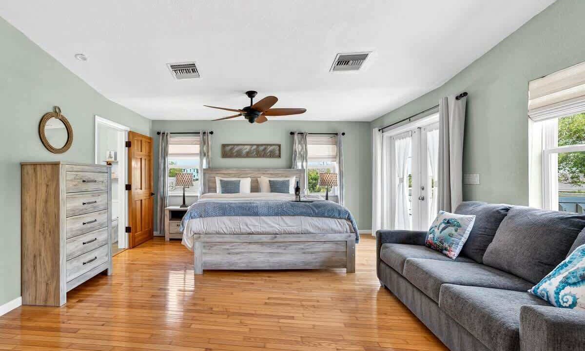 Photo of Bedroom in Redington Beach