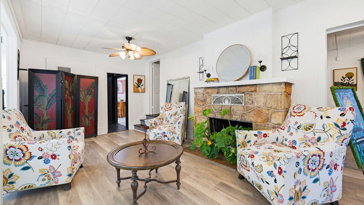 Photo of Livingroom in Historic Downtown Melbourne